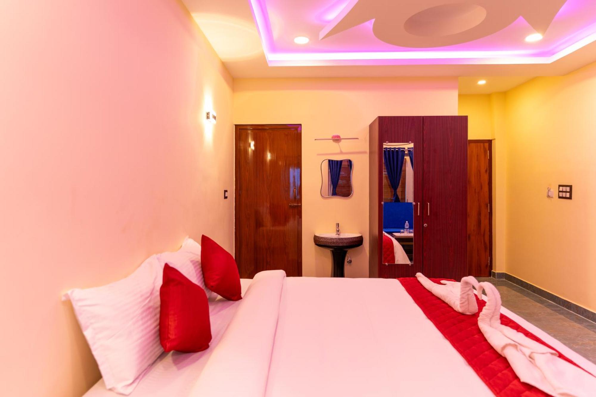 Auro Beach Resort Пондичерри Экстерьер фото